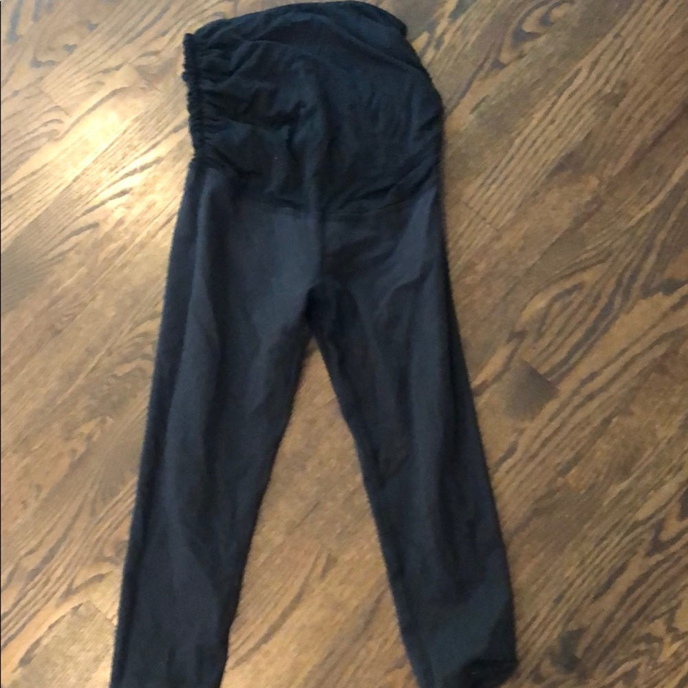 Beyond yoga maternity cropped leggings